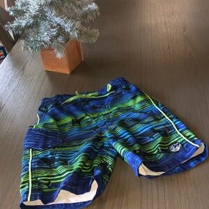 ZeroXposur 💙 Blue and Green Patterned Swim Shorts boys Sz s 4